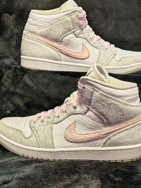 +2022+(Wmns) "Air Jordan 1" Mid SE 'Light Iron Ore'...